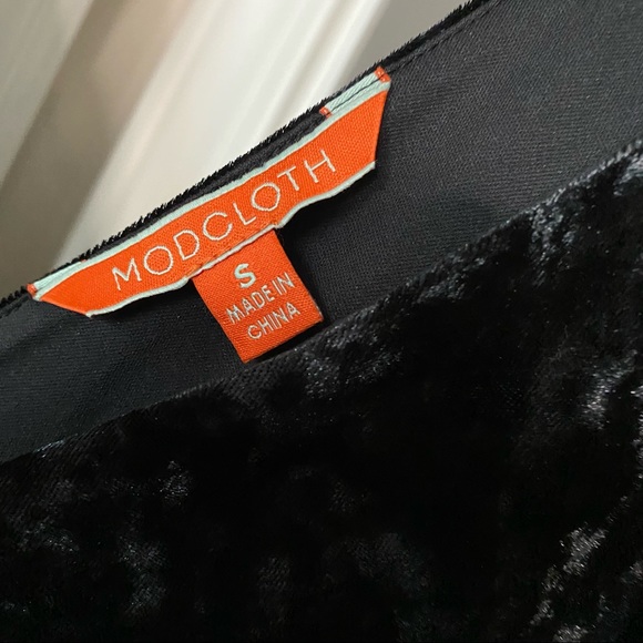 ModCloth New Splendorous Spree Black Crushed Velvet Dress Size Small Velveteen - Picture 10 of 13